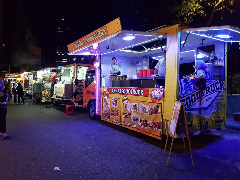 tapak urban street dining