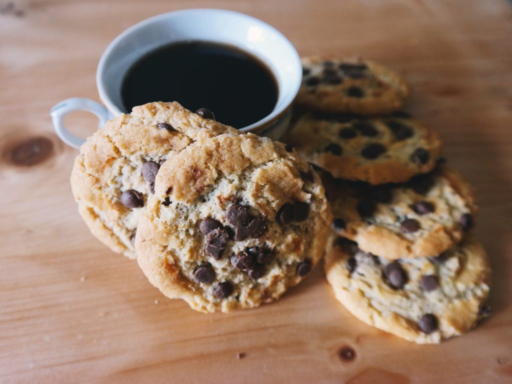 Bake cookies with the air fryer