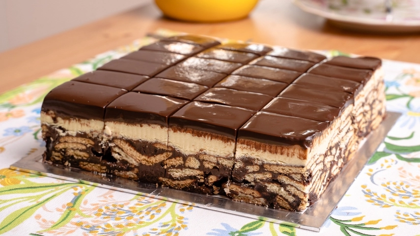 Batik cake: the delicious no-bake cake to serve as a dessert! | dessert,  cake | If you love chocolate but you don't feel like baking, this is  perfect! | By Cookist Wow |